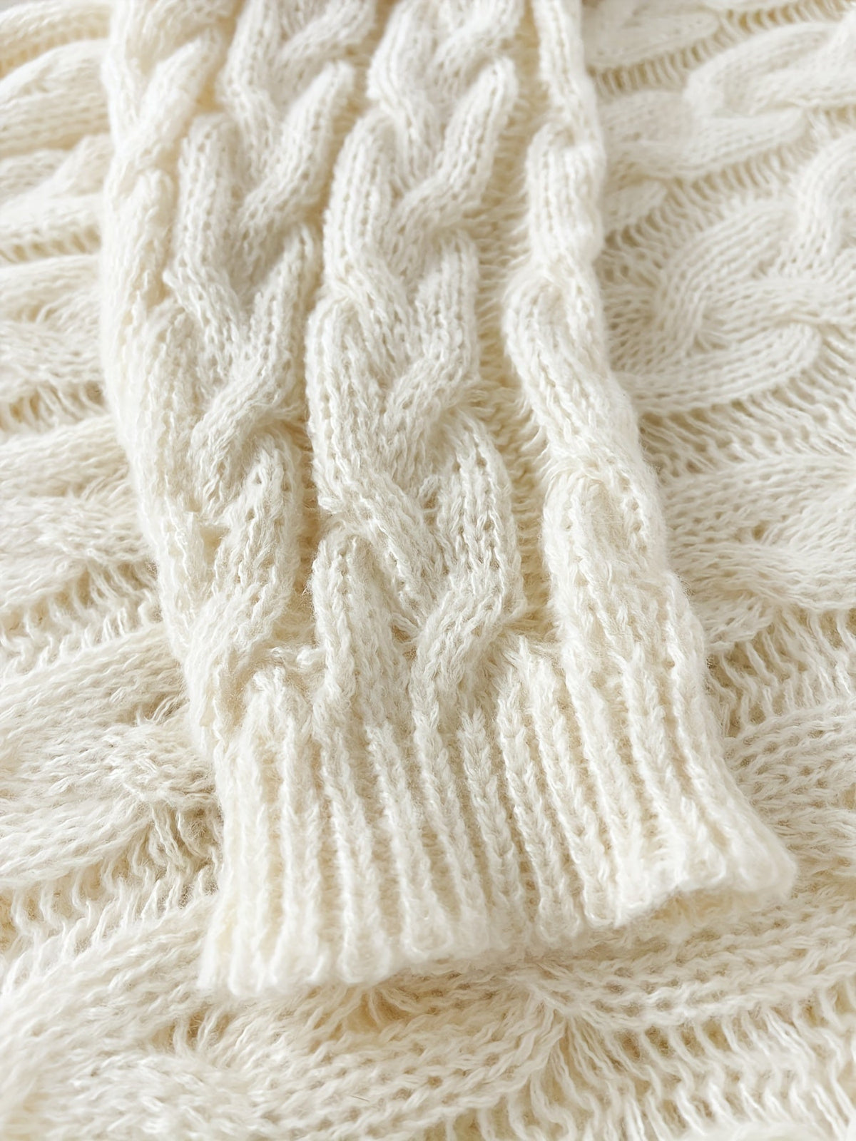 Iris | Cozy Cable-Knit Sweater