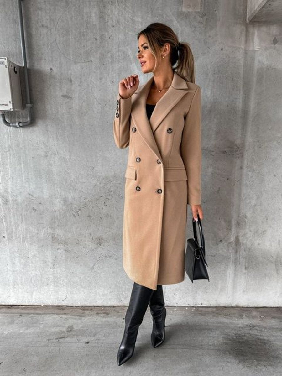 Knee-Length Women's Wool Coat featuring Notched Collar and Straight Fit