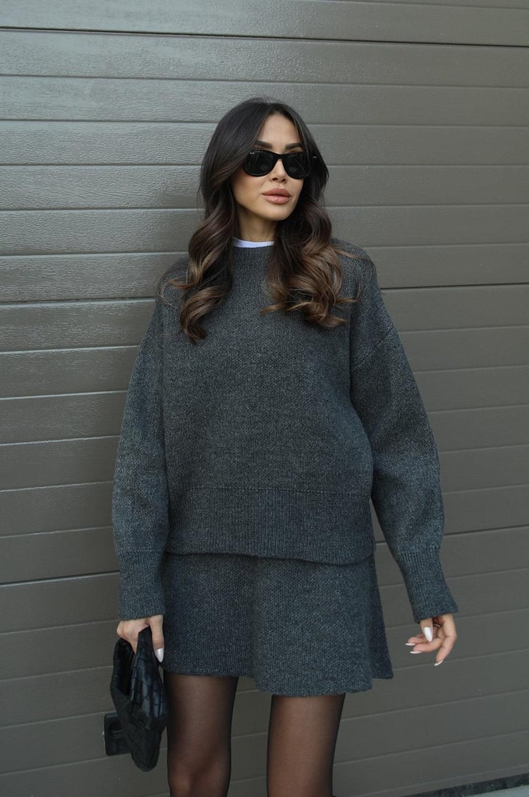 Women's Two-Piece Outfit: Oversized Sweater and Mini Skirt