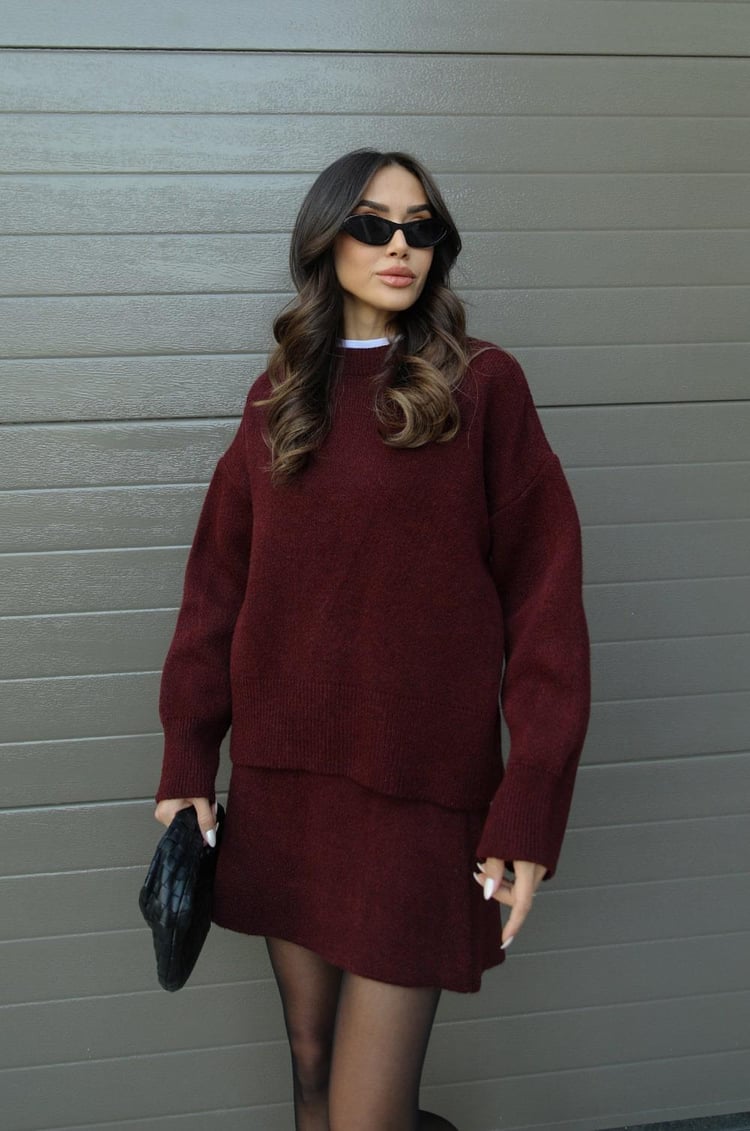 Women's Two-Piece Outfit: Oversized Sweater and Mini Skirt