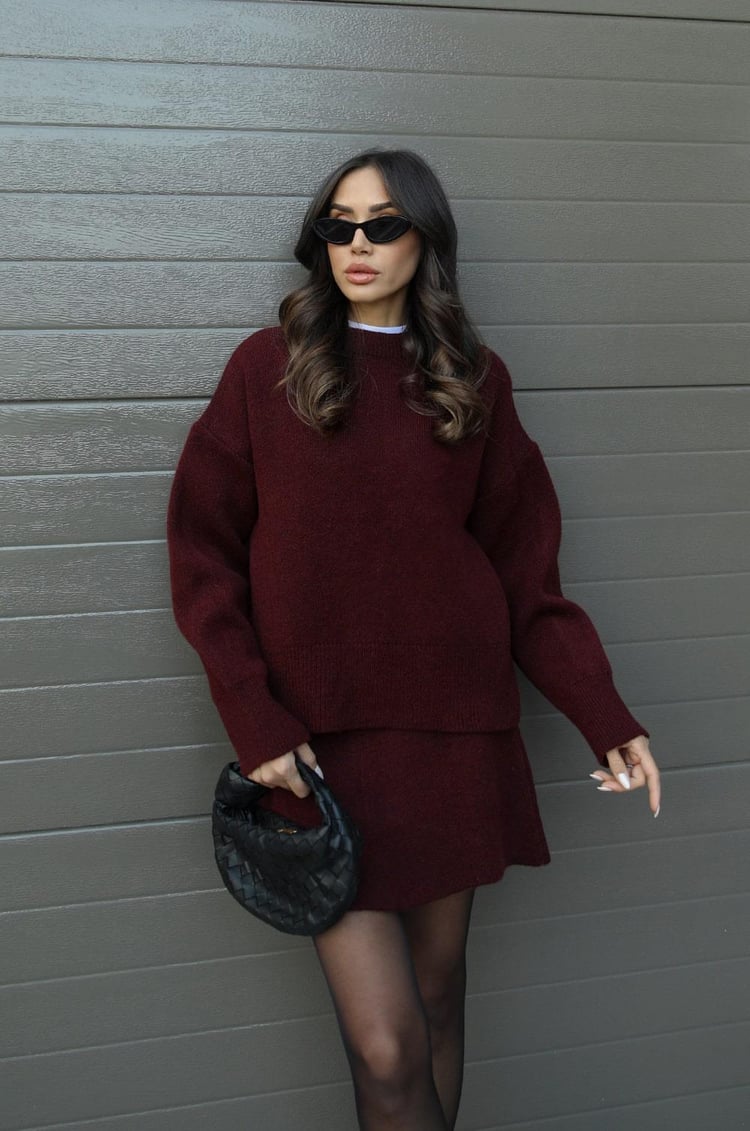 Women's Two-Piece Outfit: Oversized Sweater and Mini Skirt
