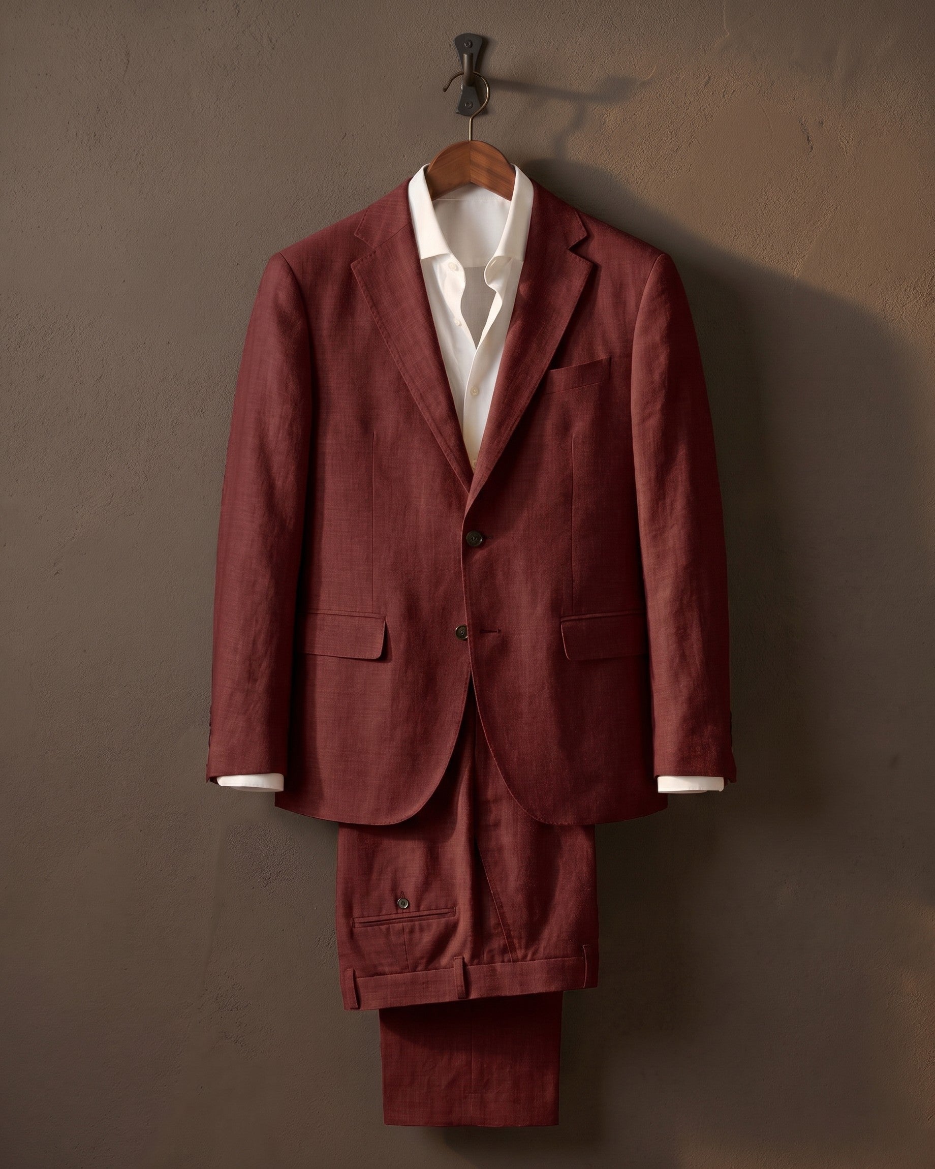Suit with Notched Lapel and Flap Pockets for Men